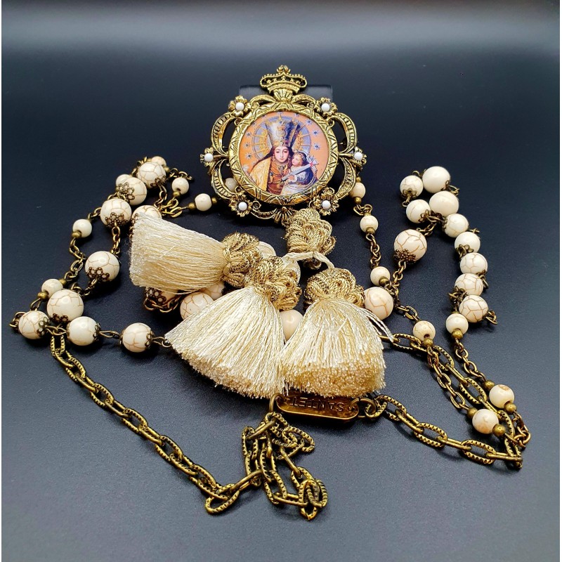 El collar de la Reina